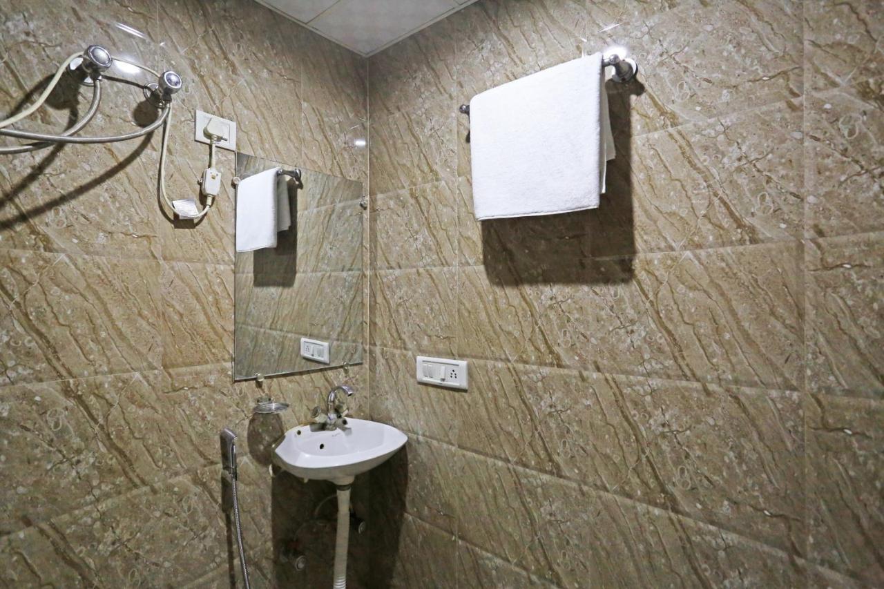 Hotel The Best Near Delhi Airport Új-Delhi Kültér fotó